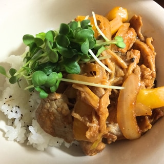 甘辛味最高！豚肉のコチジャン炒め丼